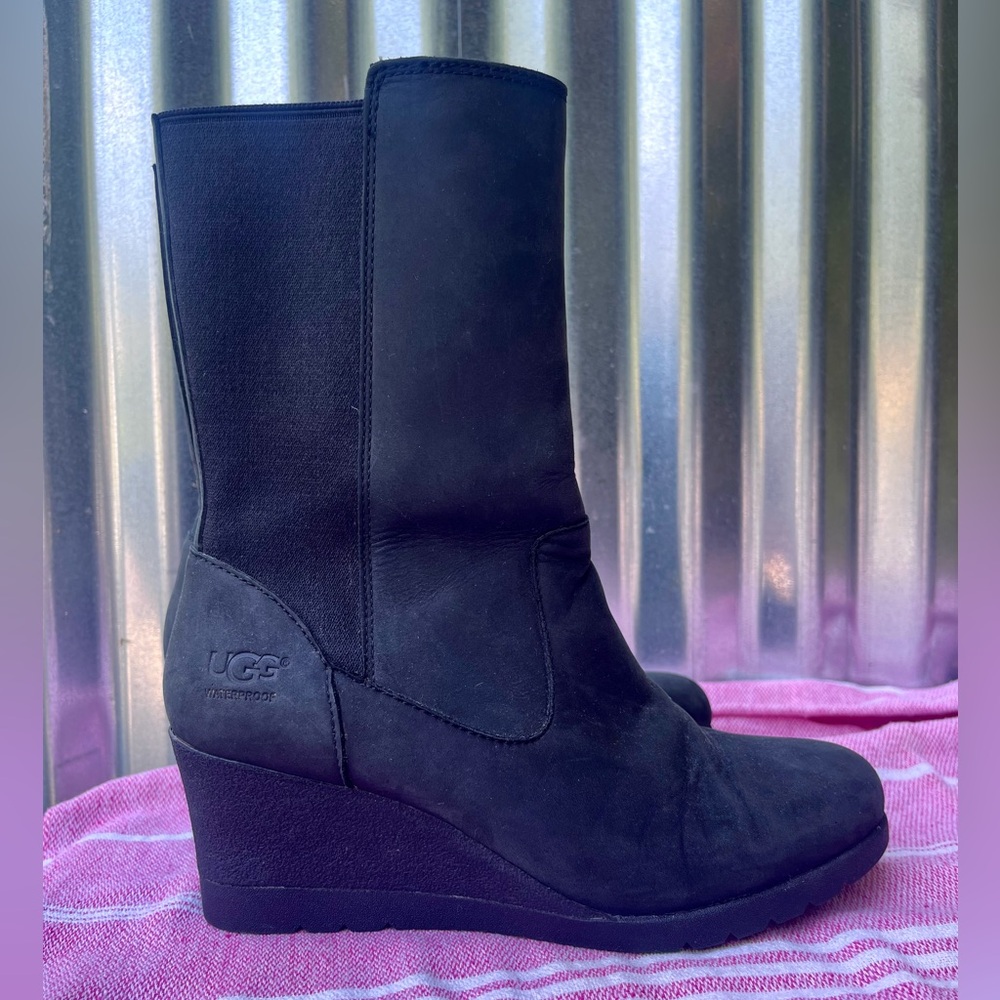 UGG-Coraline Waterproof Wedge Bootie. Black. Nubuck Leather. Size:6.5. 1095133
